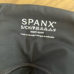 Spanx booty sculpting flair leggings